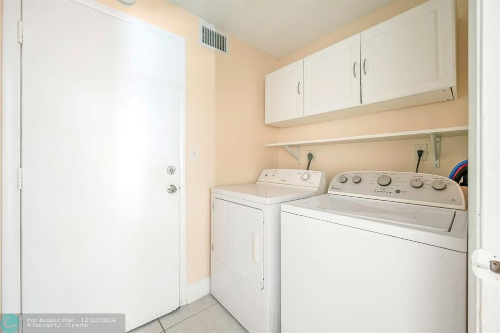 For Sale: $450,000 (3 beds, 2 baths, 1221 Square Feet)