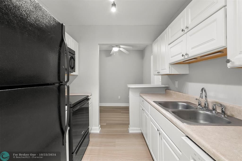 For Sale: $1,500 (1 beds, 1 baths, 675 Square Feet)