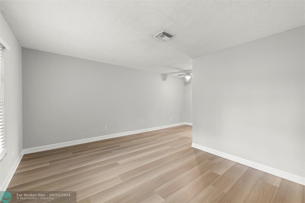 For Sale: $1,500 (1 beds, 1 baths, 675 Square Feet)