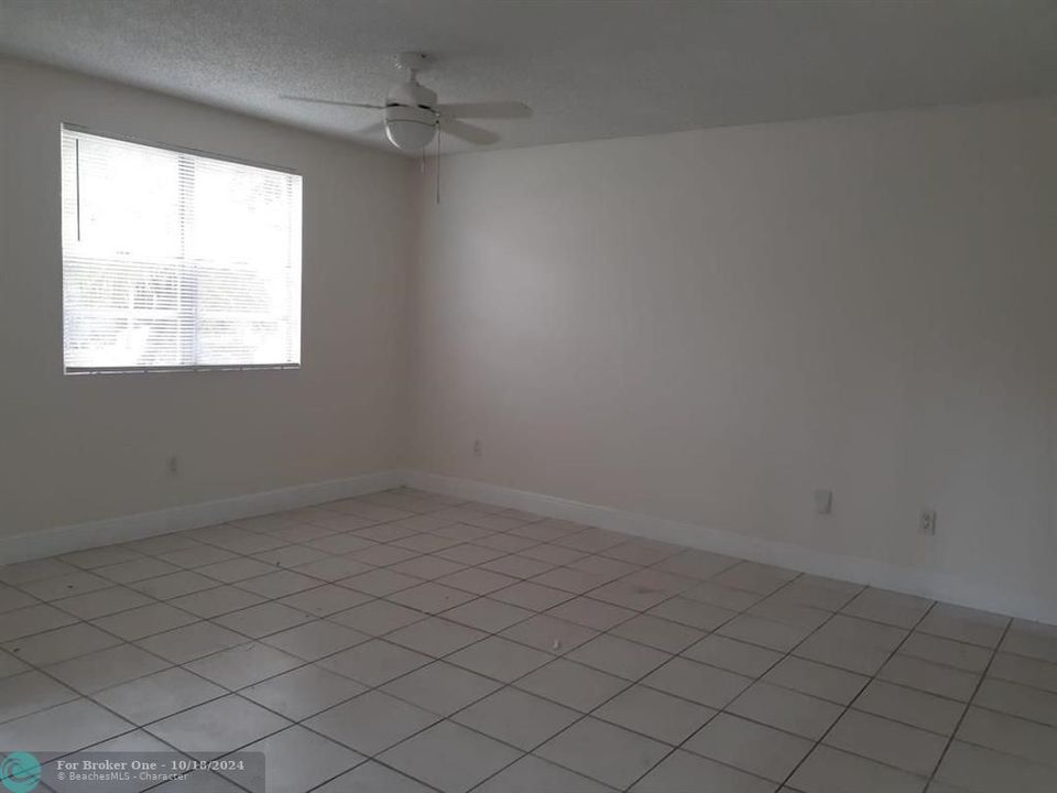 For Rent: $1,675 (1 beds, 0 baths, 785 Square Feet)