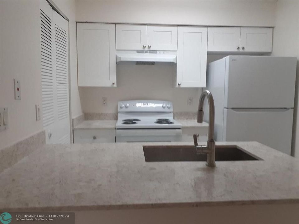 For Rent: $1,675 (1 beds, 0 baths, 785 Square Feet)