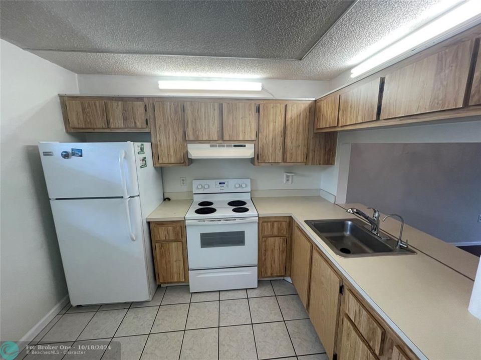 For Rent: $2,100 (2 beds, 2 baths, 790 Square Feet)