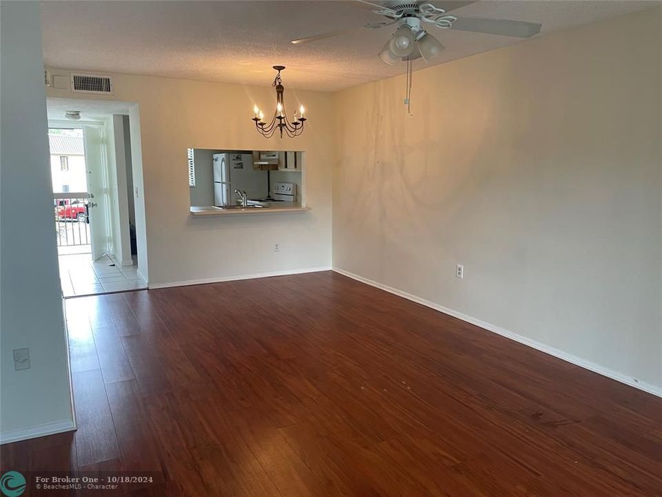 For Rent: $2,100 (2 beds, 2 baths, 790 Square Feet)