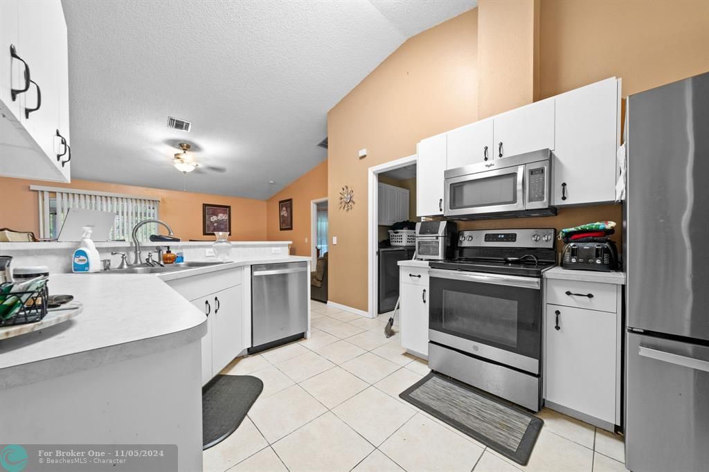 For Sale: $289,246 (3 beds, 2 baths, 1635 Square Feet)