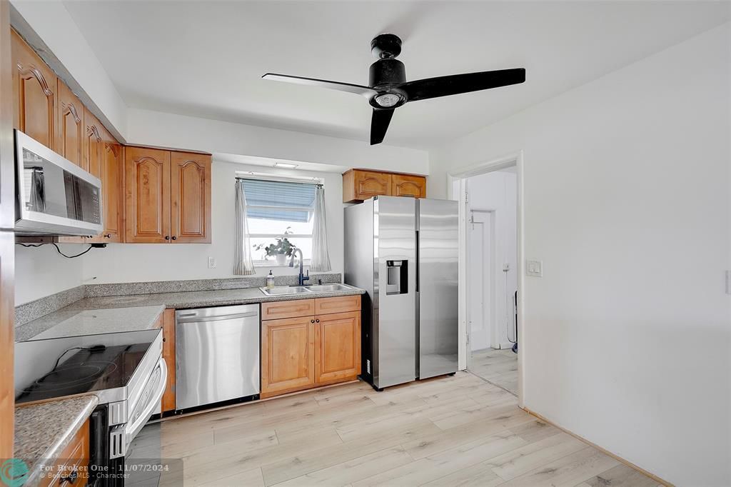 For Sale: $649,000 (2 beds, 2 baths, 1496 Square Feet)