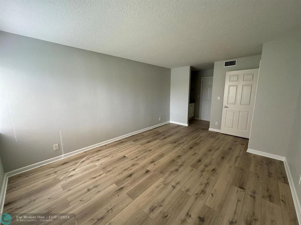 For Rent: $2,200 (2 beds, 2 baths, 1113 Square Feet)