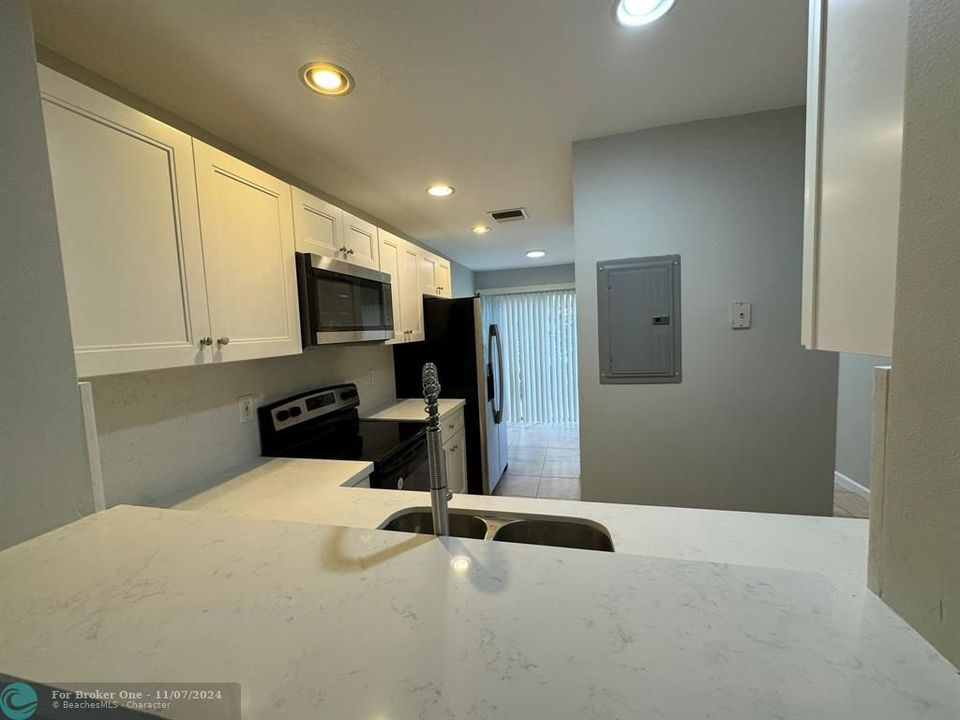 For Rent: $2,200 (2 beds, 2 baths, 1113 Square Feet)