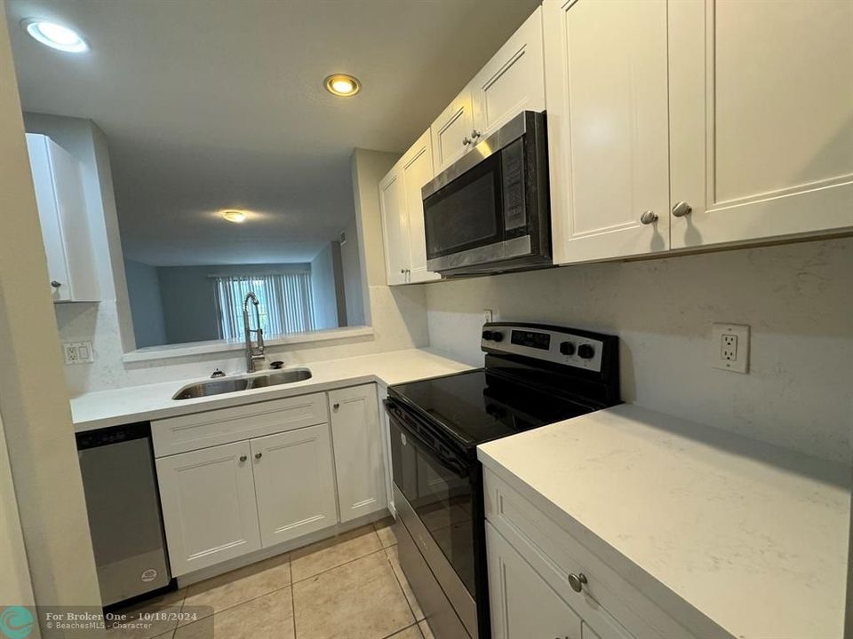 For Rent: $2,200 (2 beds, 2 baths, 1113 Square Feet)