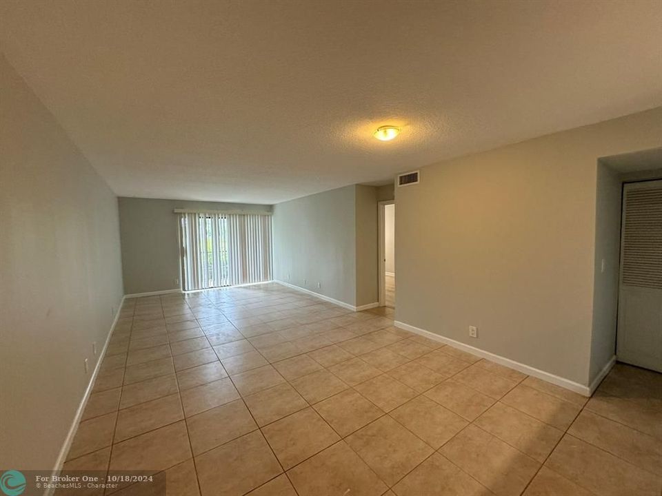 For Rent: $2,200 (2 beds, 2 baths, 1113 Square Feet)