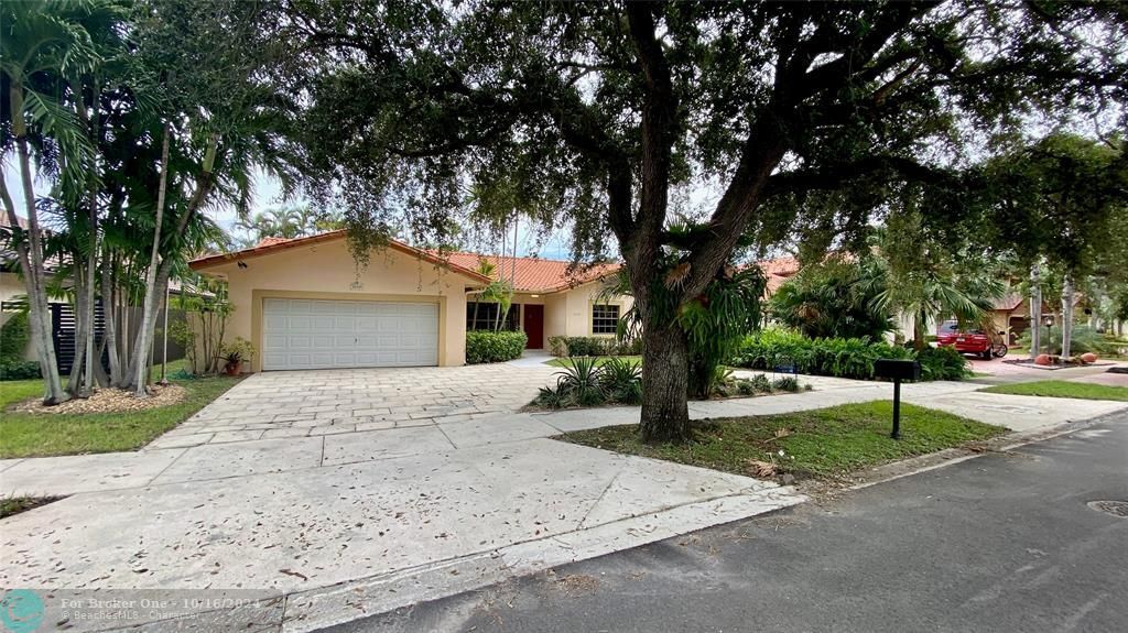 For Sale: $830,000 (3 beds, 2 baths, 2011 Square Feet)