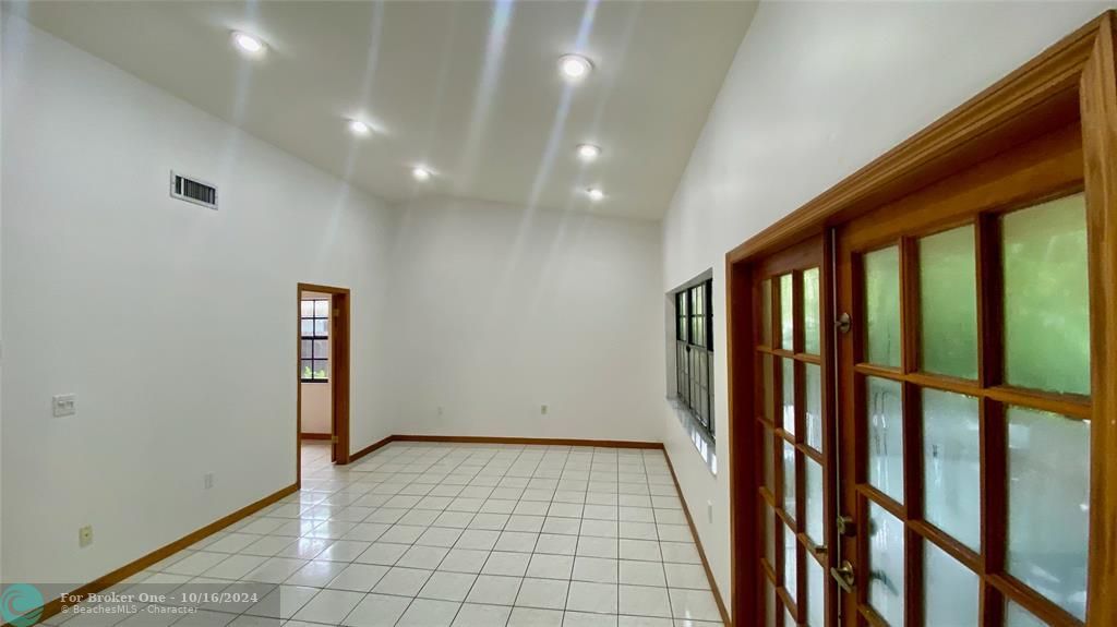 En Venta: $830,000 (3 camas, 2 baños, 2011 Pies cuadrados)