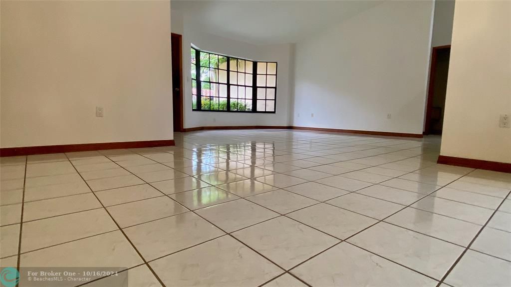 En Venta: $830,000 (3 camas, 2 baños, 2011 Pies cuadrados)