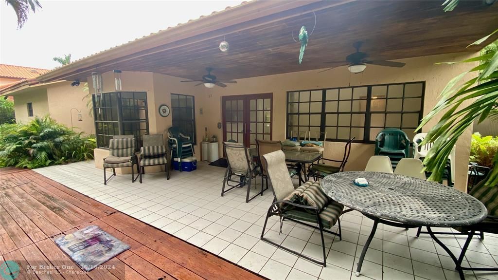 En Venta: $830,000 (3 camas, 2 baños, 2011 Pies cuadrados)