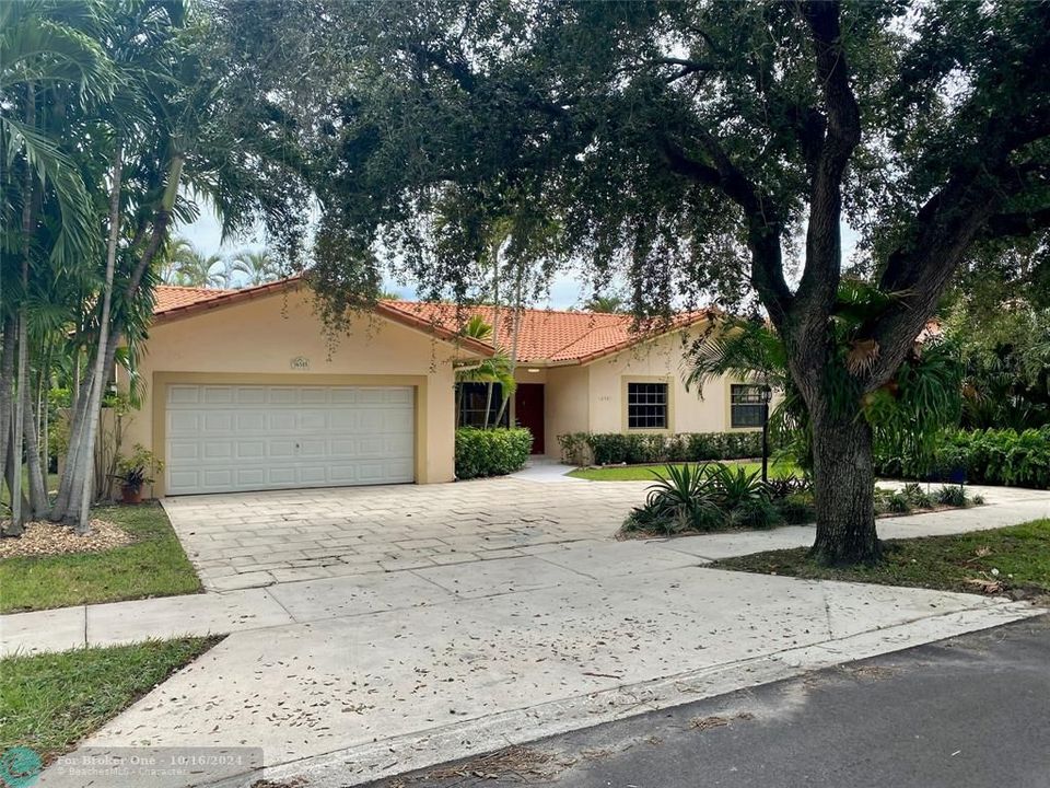 For Sale: $830,000 (3 beds, 2 baths, 2011 Square Feet)