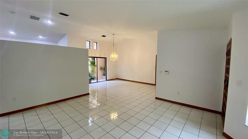 En Venta: $830,000 (3 camas, 2 baños, 2011 Pies cuadrados)