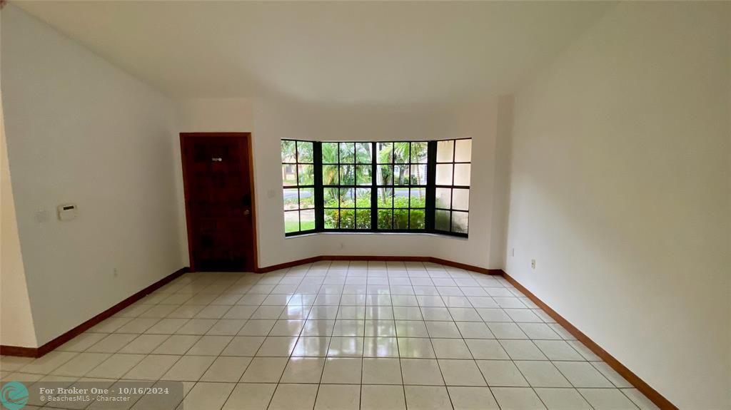 En Venta: $830,000 (3 camas, 2 baños, 2011 Pies cuadrados)