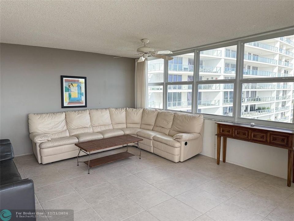 For Sale: $549,900 (2 beds, 2 baths, 1920 Square Feet)