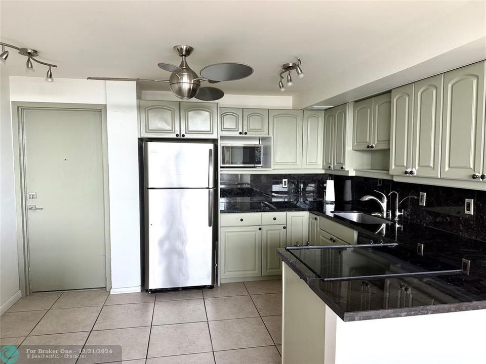 For Sale: $549,900 (2 beds, 2 baths, 1920 Square Feet)