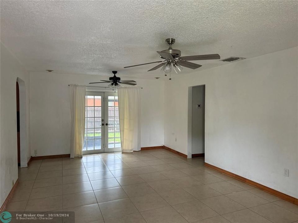 For Sale: $2,100 (2 beds, 1 baths, 1920 Square Feet)