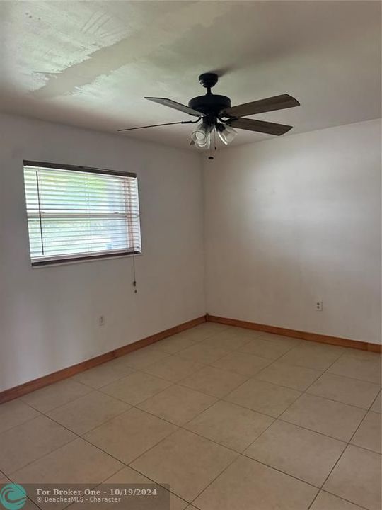 For Sale: $2,100 (2 beds, 1 baths, 1920 Square Feet)