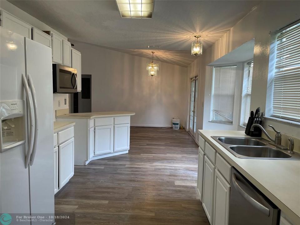 For Sale: $316,500 (4 beds, 3 baths, 1679 Square Feet)