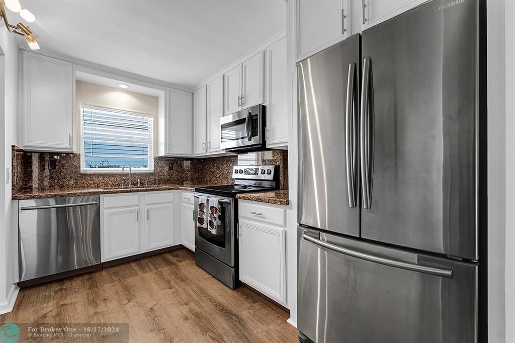 For Sale: $389,000 (2 beds, 2 baths, 1624 Square Feet)