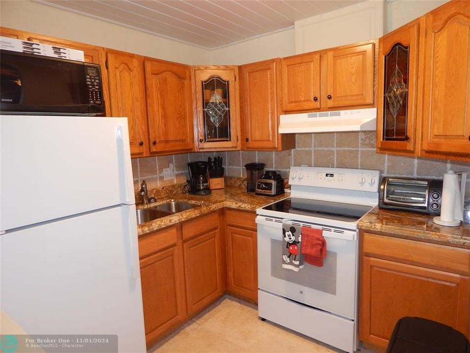 For Rent: $1,800 (1 beds, 1 baths, 650 Square Feet)