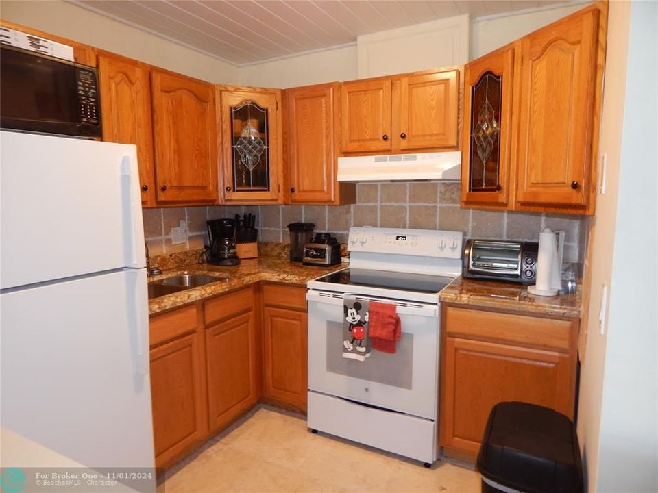 For Rent: $1,800 (1 beds, 1 baths, 650 Square Feet)