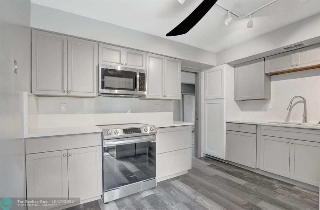 For Sale: $289,000 (2 beds, 2 baths, 1500 Square Feet)