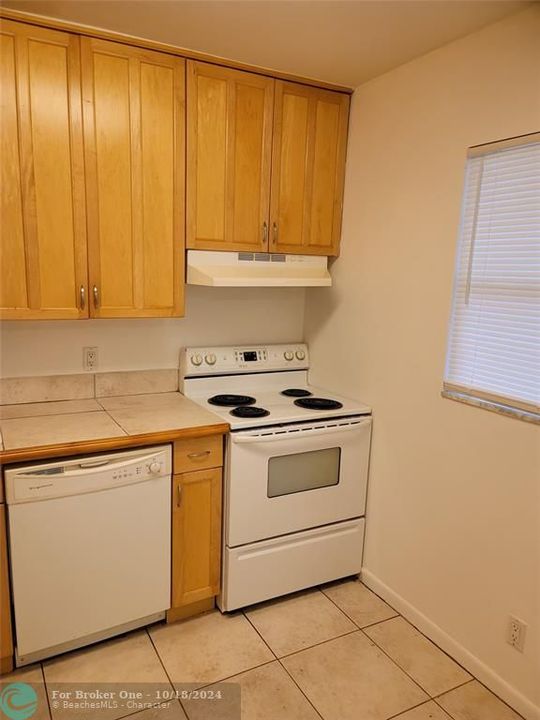 For Rent: $1,600 (1 beds, 1 baths, 790 Square Feet)