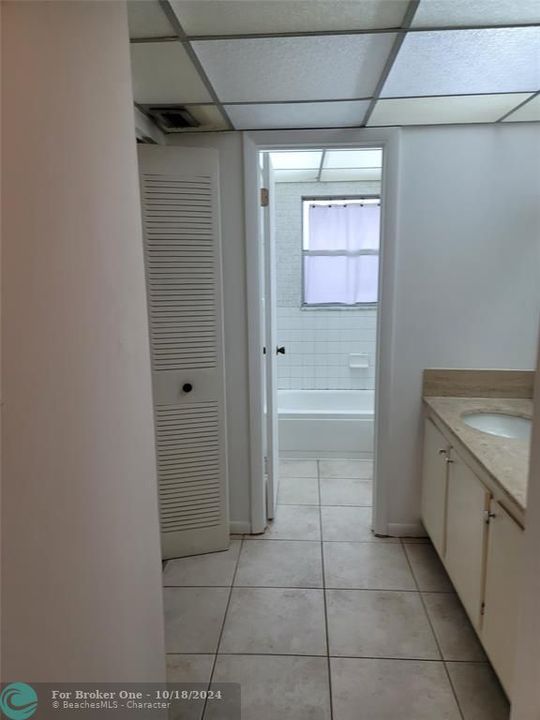 For Rent: $1,600 (1 beds, 1 baths, 790 Square Feet)