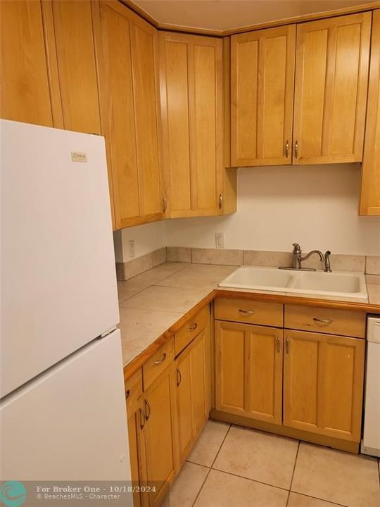 For Rent: $1,600 (1 beds, 1 baths, 790 Square Feet)