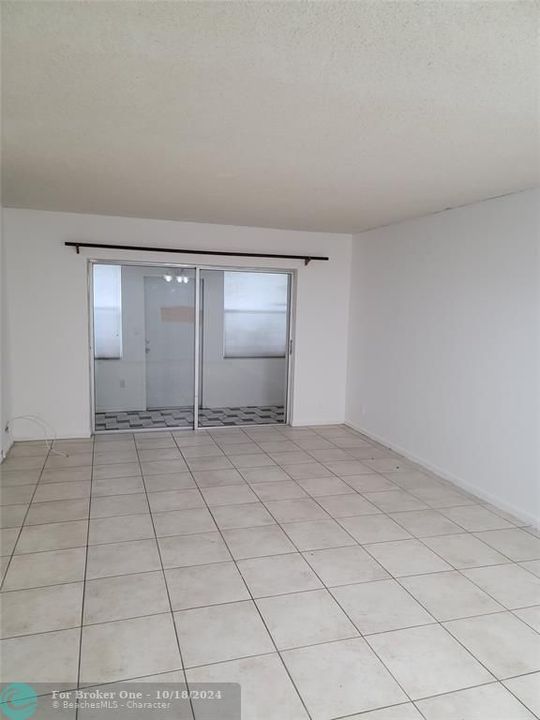 For Rent: $1,600 (1 beds, 1 baths, 790 Square Feet)