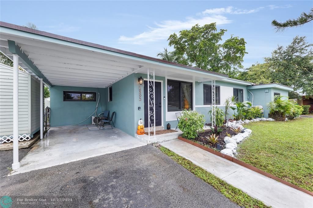 For Sale: $575,000 (4 beds, 2 baths, 1567 Square Feet)