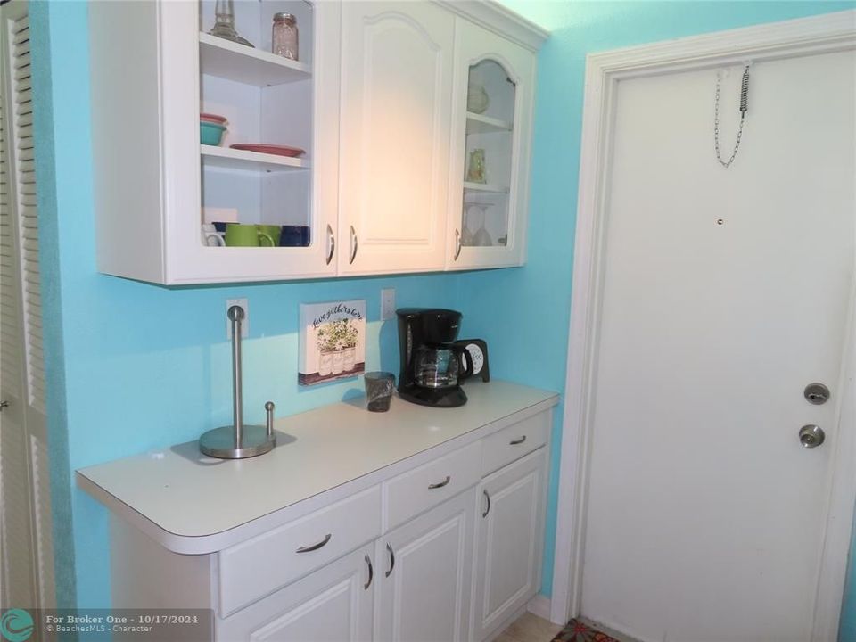 For Sale: $130,000 (1 beds, 1 baths, 900 Square Feet)