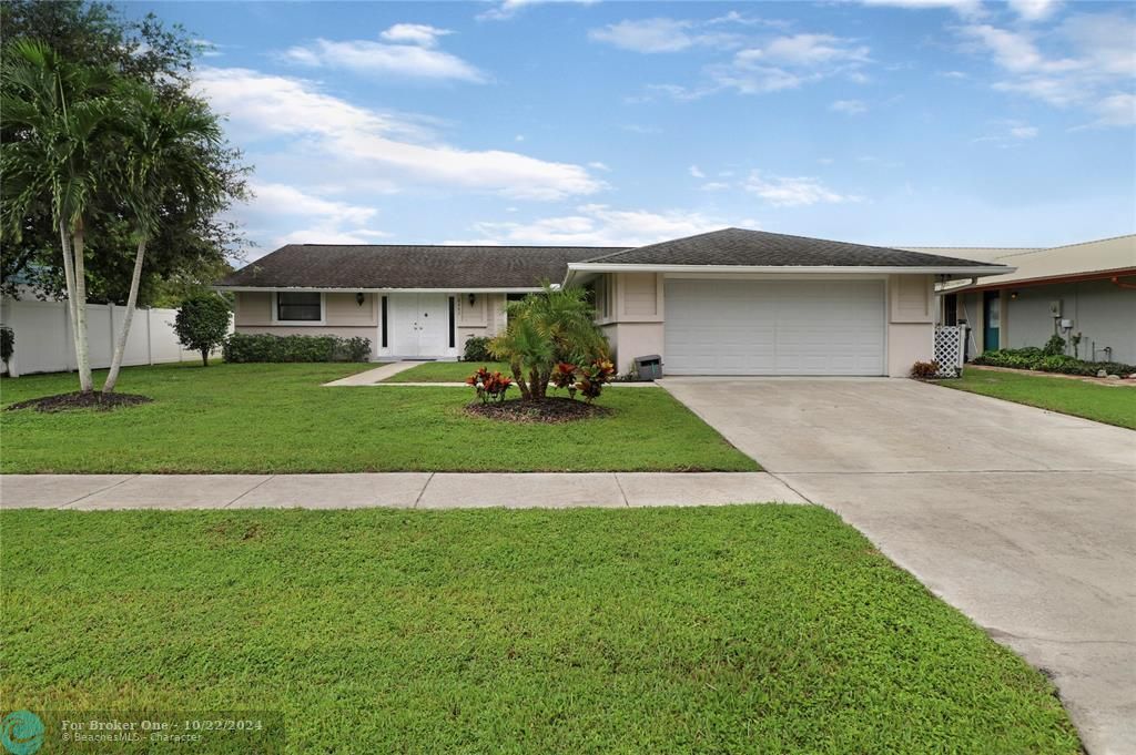 For Sale: $560,000 (3 beds, 2 baths, 1640 Square Feet)