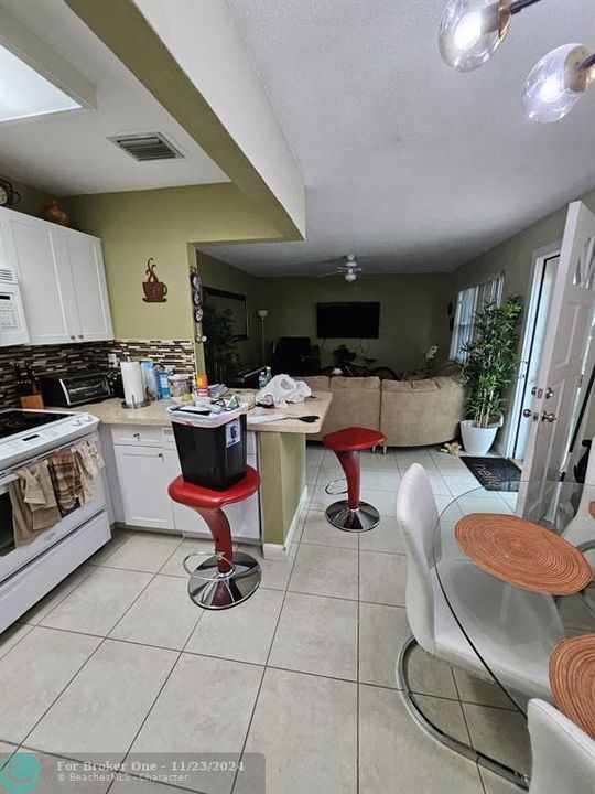 Active With Contract: $1,850 (2 beds, 1 baths, 773 Square Feet)