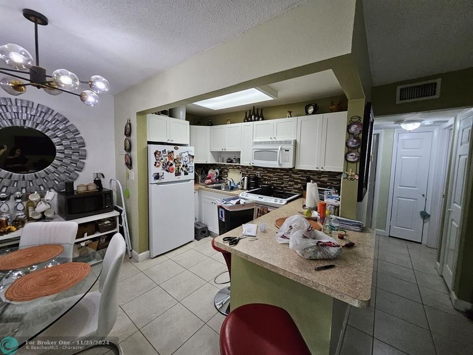 Active With Contract: $1,850 (2 beds, 1 baths, 773 Square Feet)