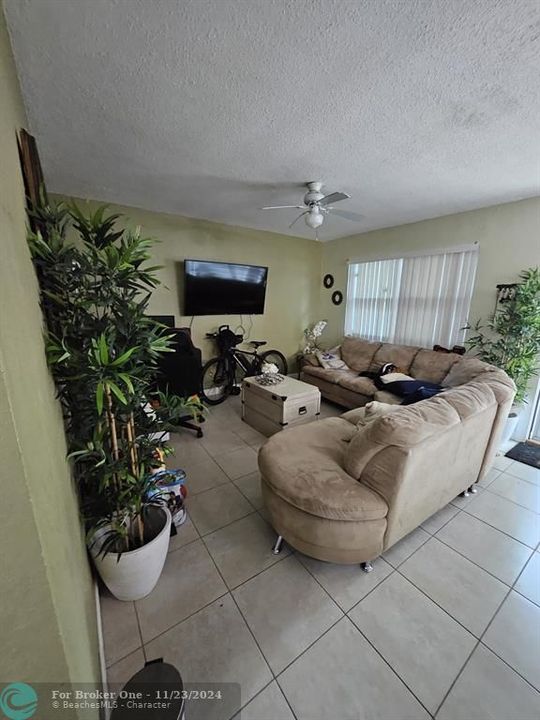 Active With Contract: $1,850 (2 beds, 1 baths, 773 Square Feet)