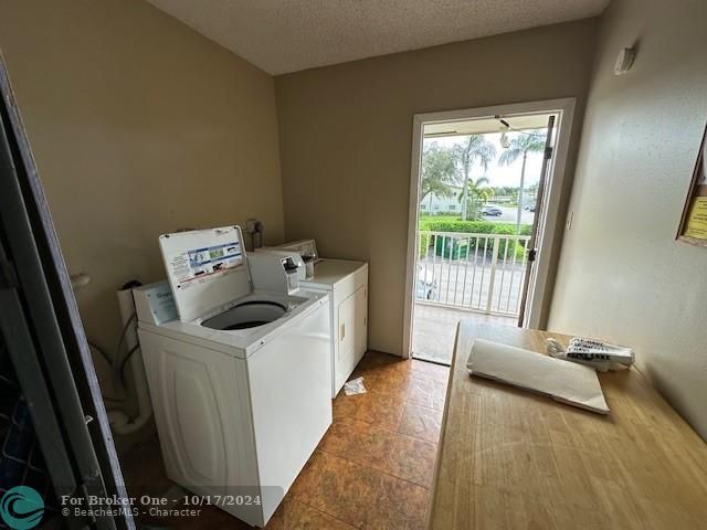 For Sale: $95,000 (1 beds, 1 baths, 670 Square Feet)