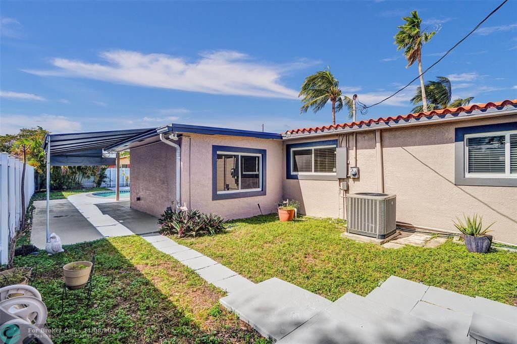 For Sale: $599,900 (4 beds, 2 baths, 1798 Square Feet)