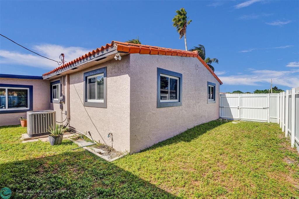 For Sale: $599,900 (4 beds, 2 baths, 1798 Square Feet)