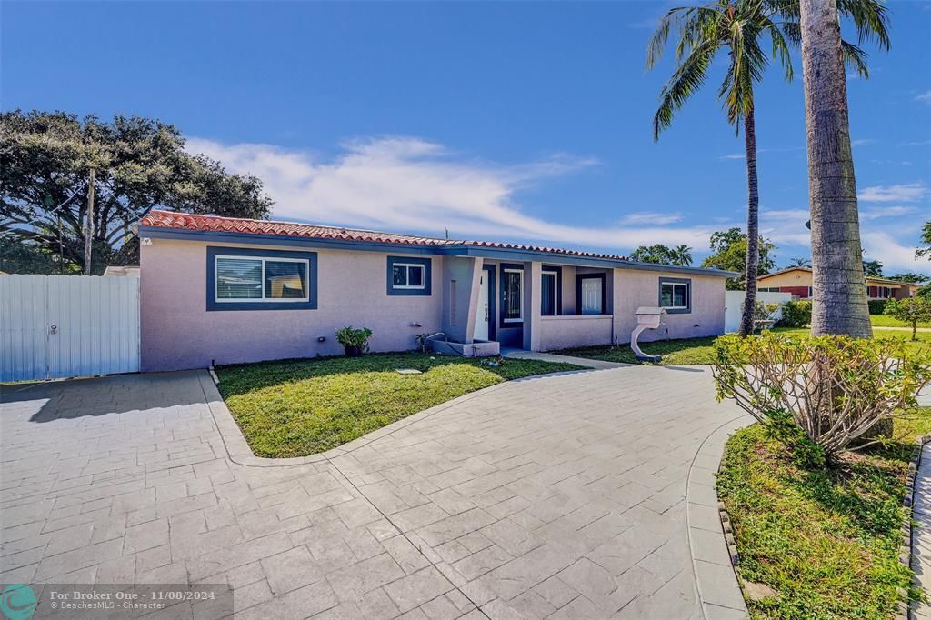 For Sale: $599,900 (4 beds, 2 baths, 1798 Square Feet)