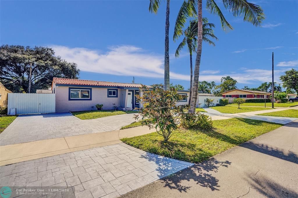 For Sale: $599,900 (4 beds, 2 baths, 1798 Square Feet)