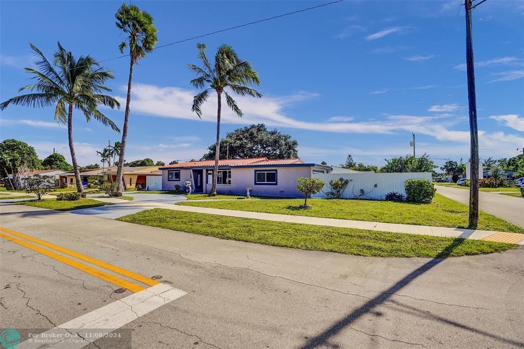 For Sale: $599,900 (4 beds, 2 baths, 1798 Square Feet)