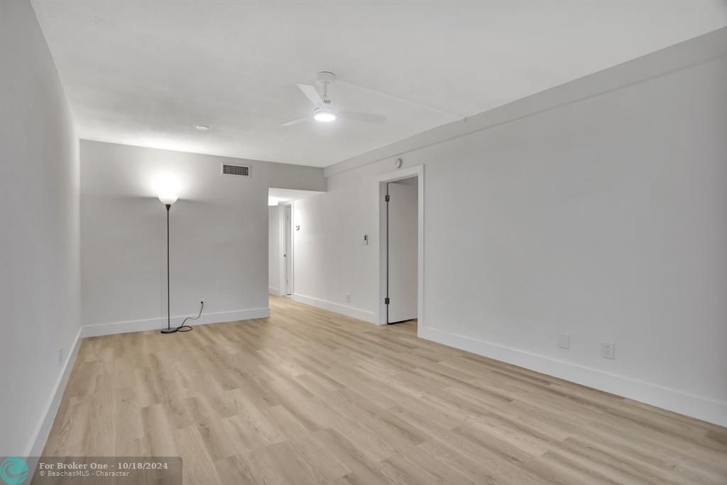 For Rent: $2,000 (1 beds, 1 baths, 775 Square Feet)