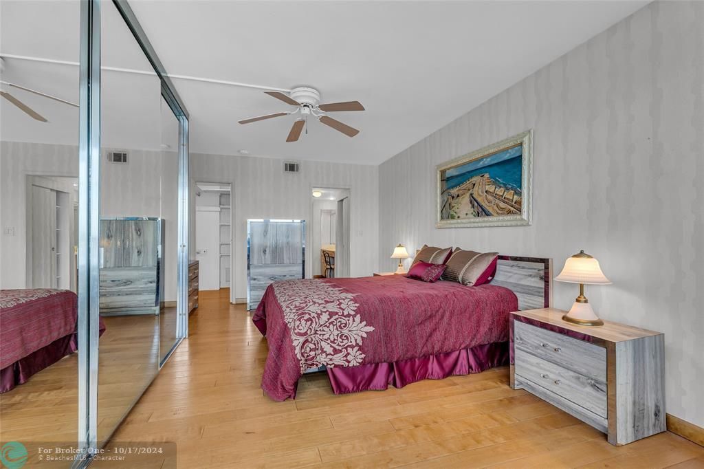 For Sale: $468,000 (1 beds, 2 baths, 1026 Square Feet)