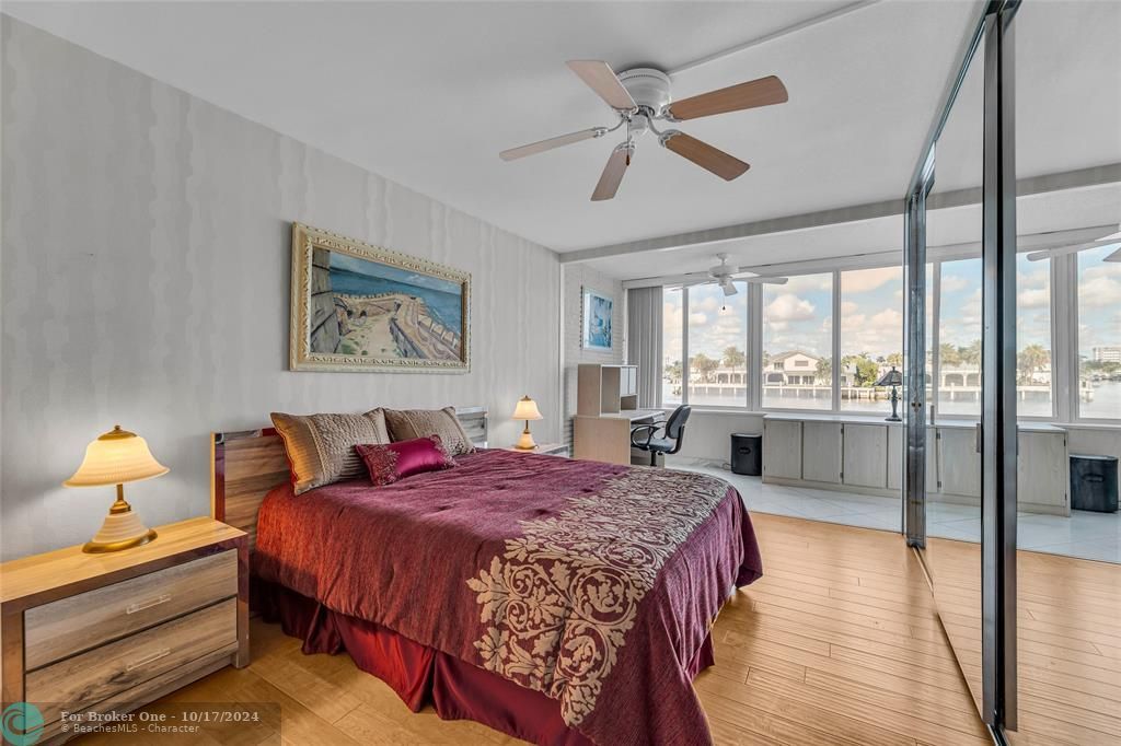 For Sale: $468,000 (1 beds, 2 baths, 1026 Square Feet)