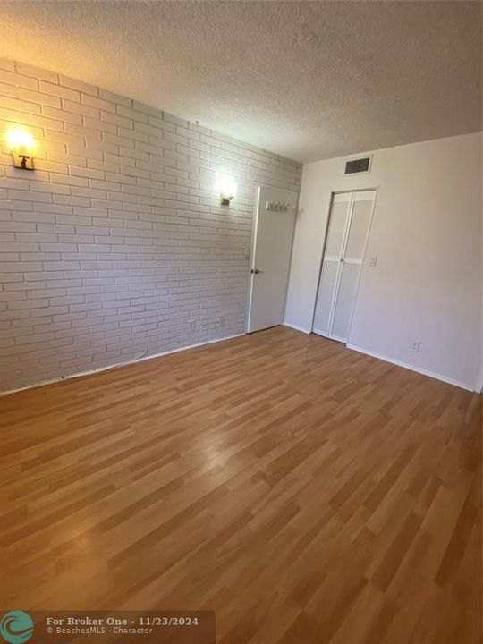 For Rent: $1,800 (1 beds, 1 baths, 645 Square Feet)