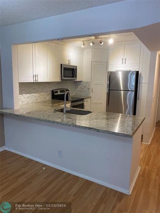 For Rent: $1,800 (1 beds, 1 baths, 645 Square Feet)